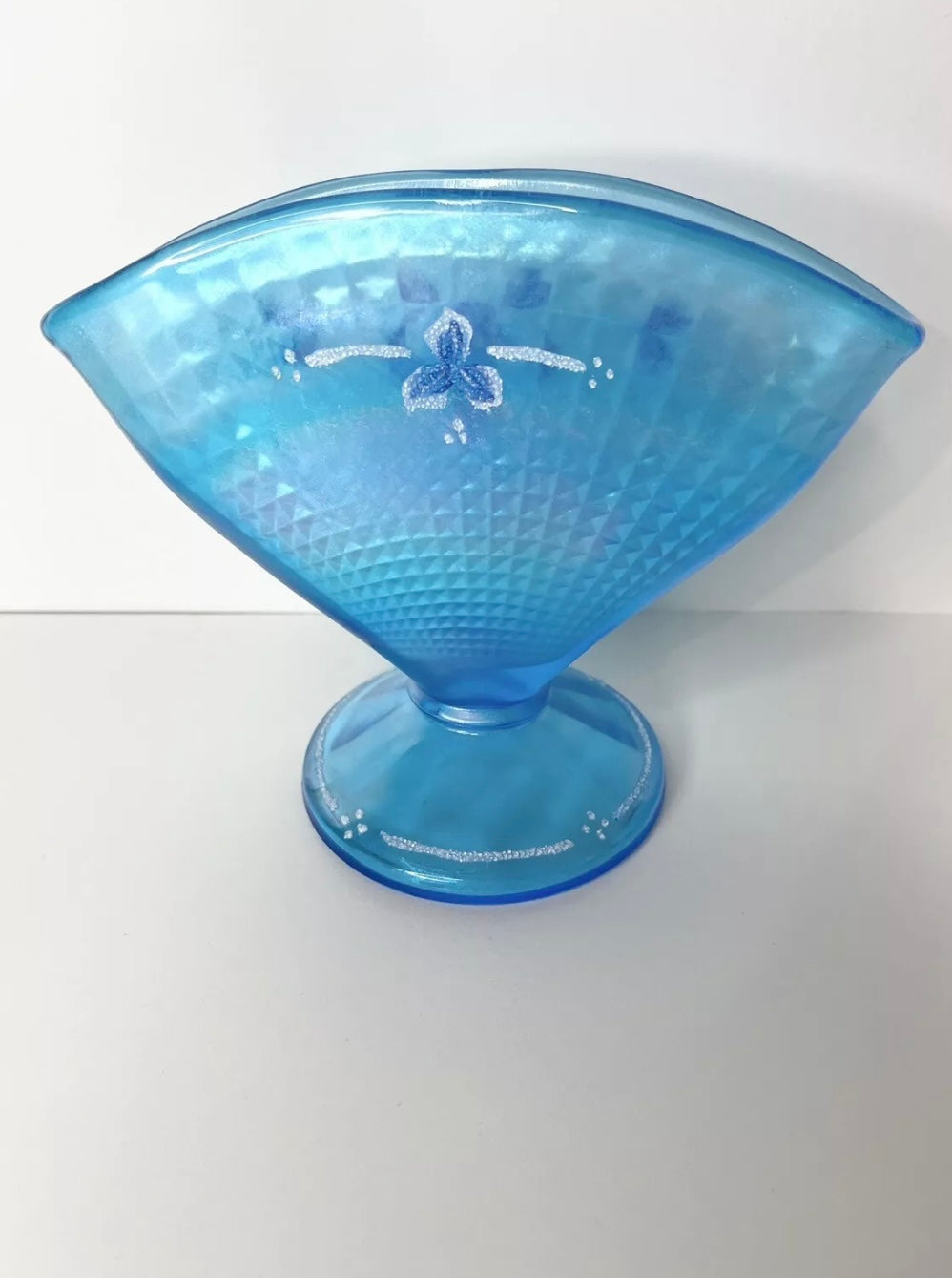 Fenton 90th Beaded Fan Vase
Diamond Pt. Optic Stretch