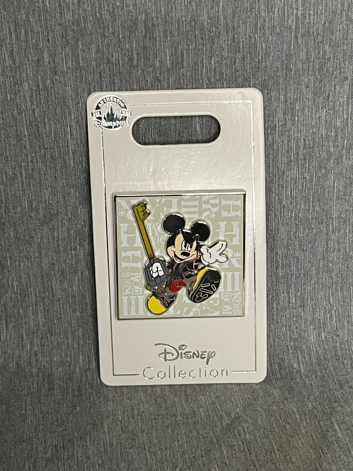 Disney Parks Collection Kingdom Hearts Mickey Key Pin