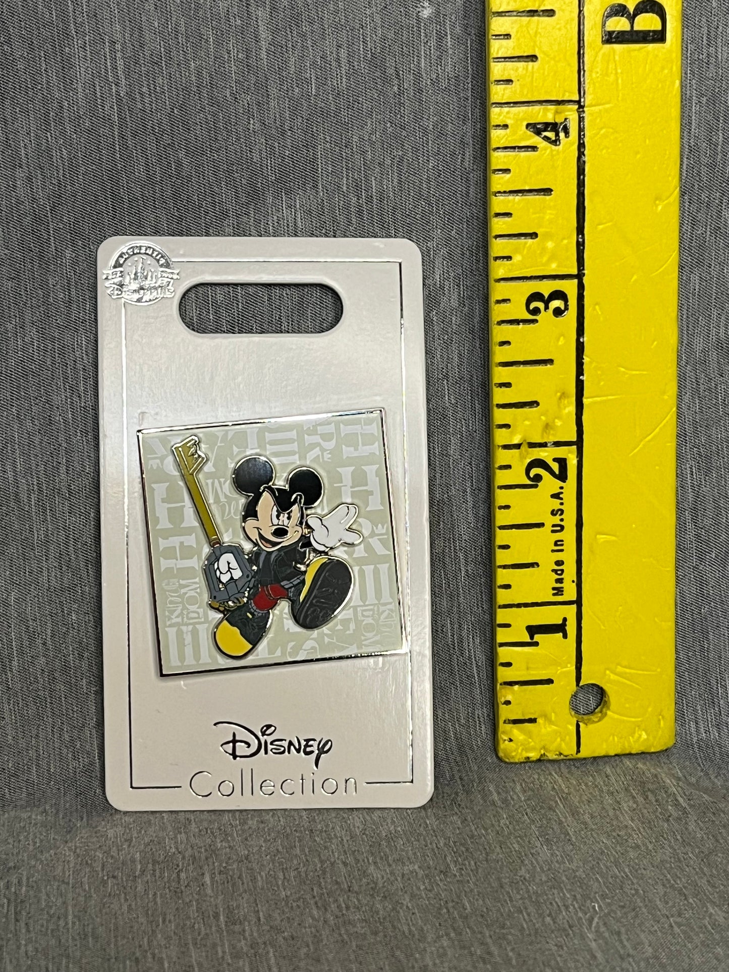 Disney Parks Collection Kingdom Hearts Mickey Key Pin