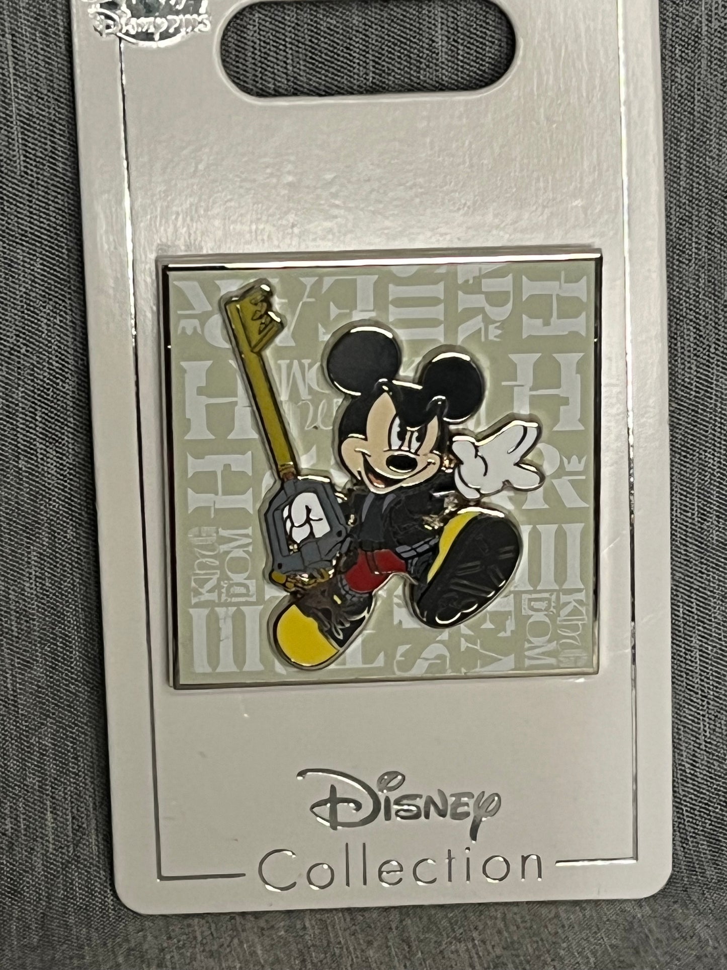 Disney Parks Collection Kingdom Hearts Mickey Key Pin