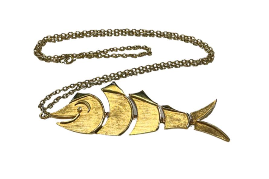 Vintage Articulated Gold Tone Fish Pendant Necklace ￼